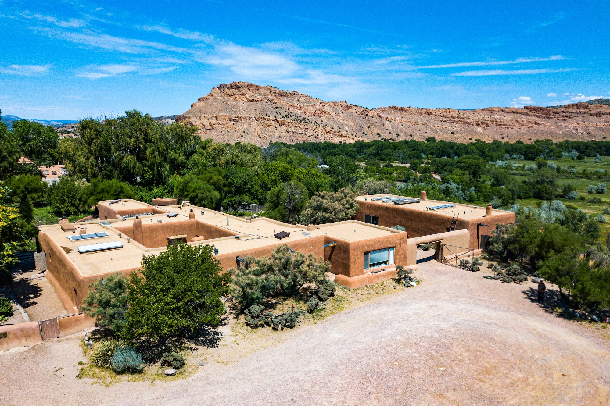 A Guide To Santa Fe In New Mexico - Citizen Femme with Planning the Ultimate Day Trip From Santa Fe into the Heart of Abiquiu