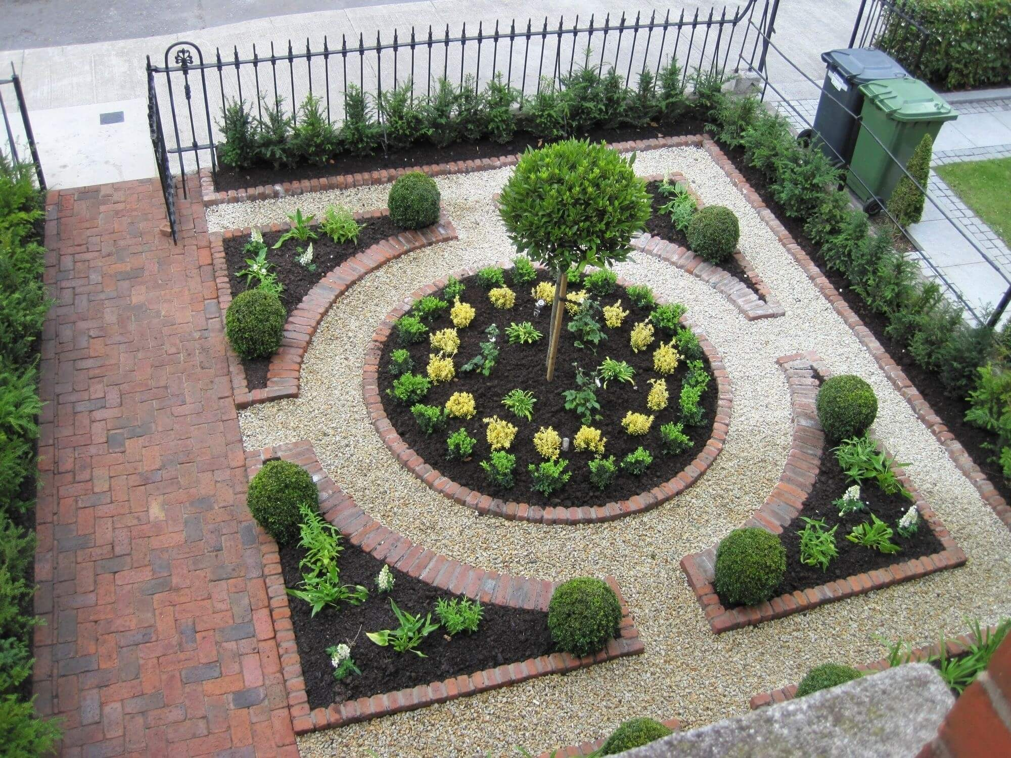 Best 15 Small Front Garden Design Ideas To Steal in Trophy Bear Head 19 Garden Animal Statue