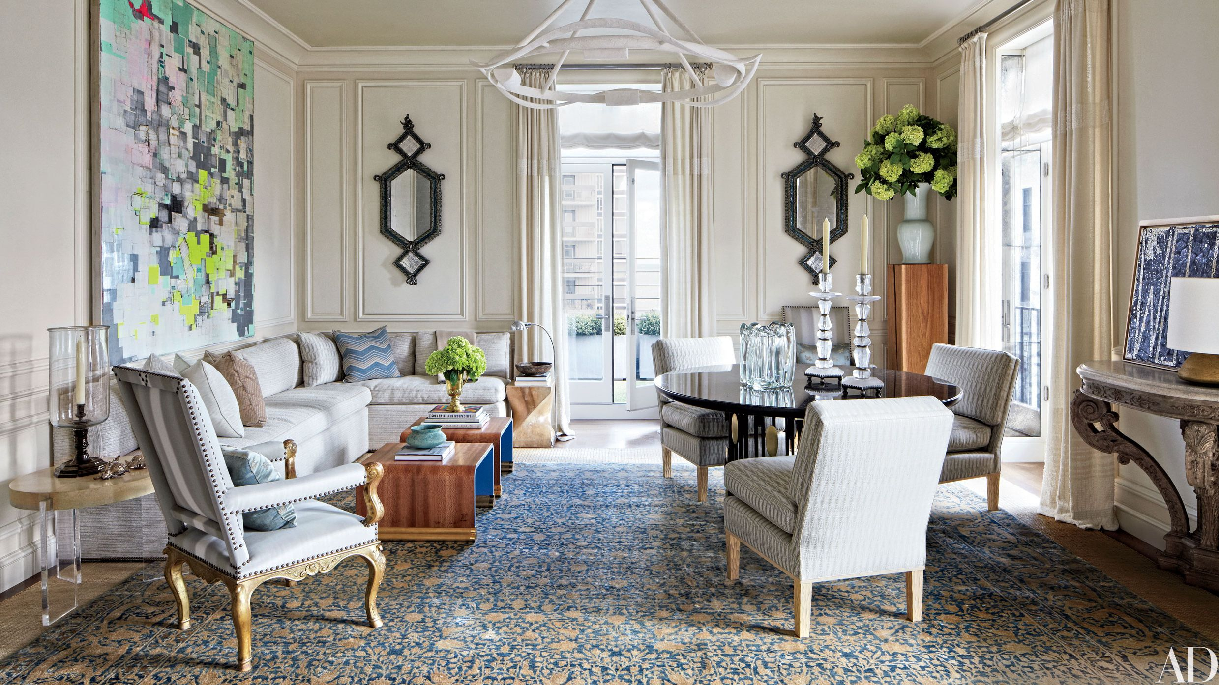 Inside a Chicago Home That Embraced Eight Different Wallpapers