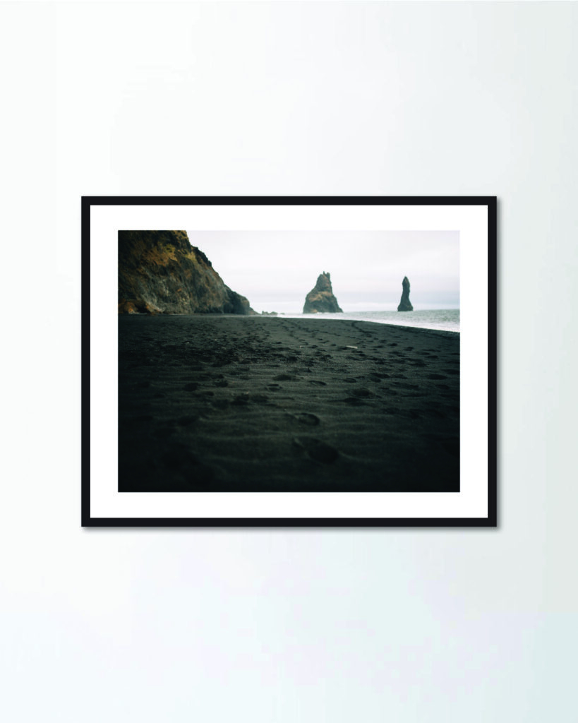 รูปภาพพร้อมกรอบแขวนผนัง Black Sand Beach - Pennello throughout Blue Volcanic Beach, Seashore Photography Large Disc Metal Artwork, 11"