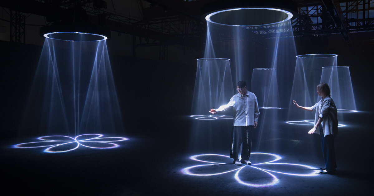 The Subtle Impact of Abstract Floral Ceramics on Room Acoustics and Light Reflection