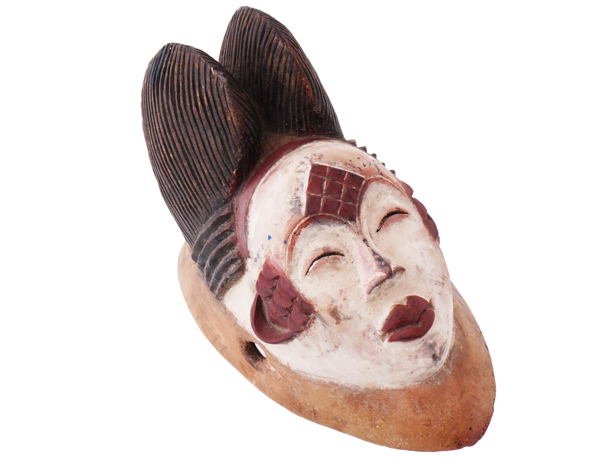 What the White Mask of the Punu Tribe Tells Us About Ancestral Reverence