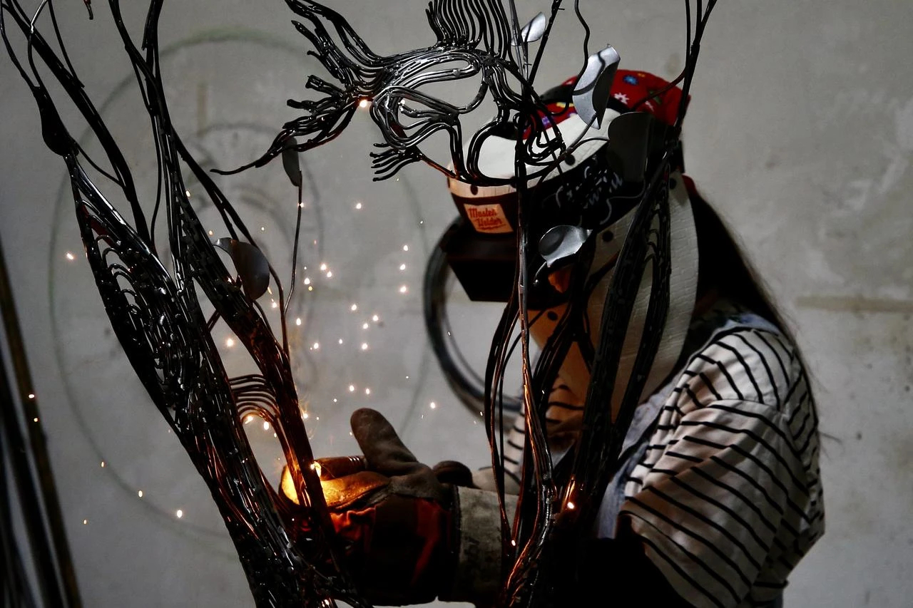 Meet The Female Sculptor Who Turns Raw Metal Into Living Art | Türkiye ... inside Modern Glass And Metal 3D Wall Sculpture "Axial"
