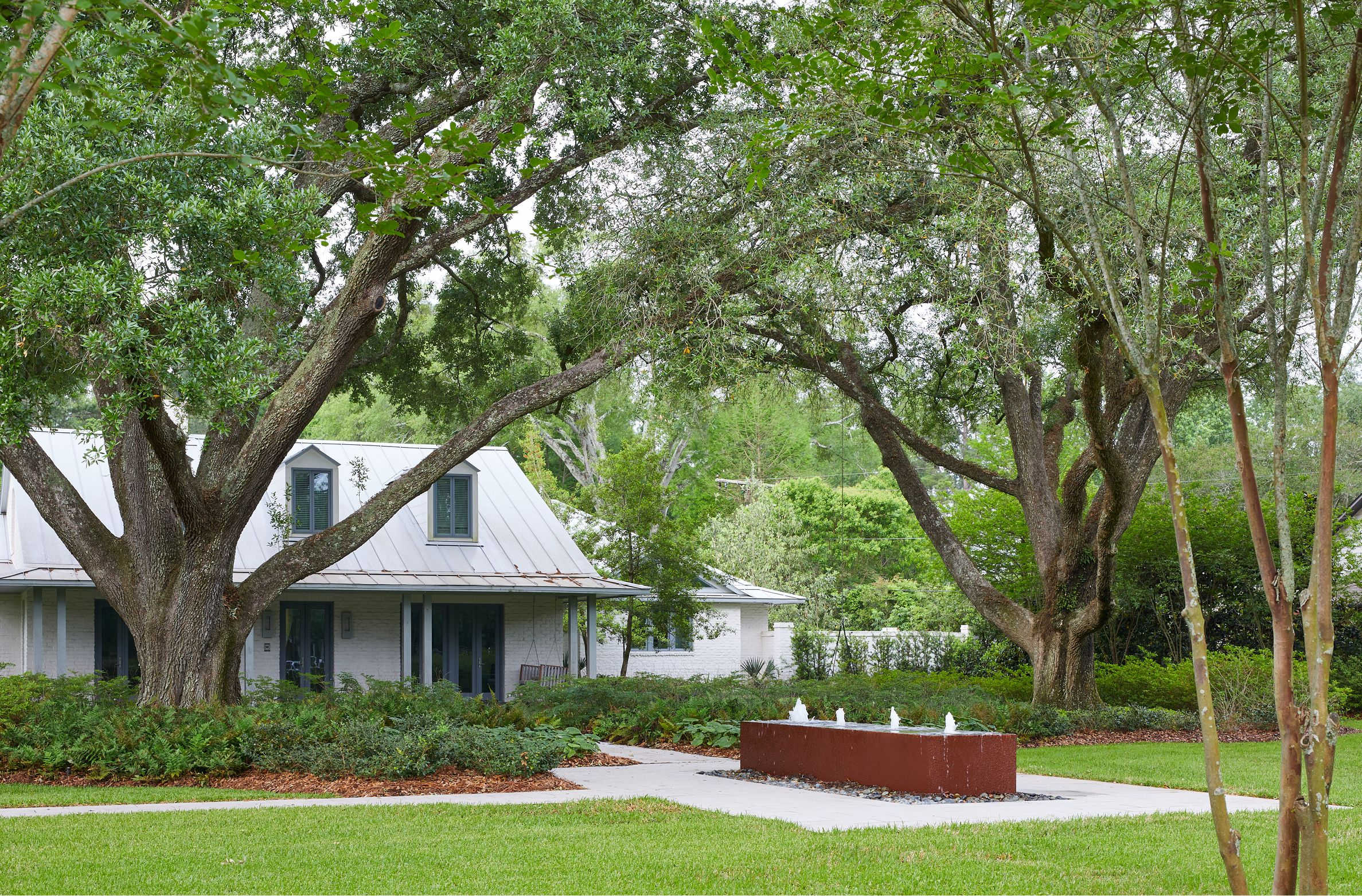 Thoughtful Outdoor Design Creates Connections Between Home And Garden ... with Spell It Out: Words Of Inspiration For Your House - (Teks Di Dinding)