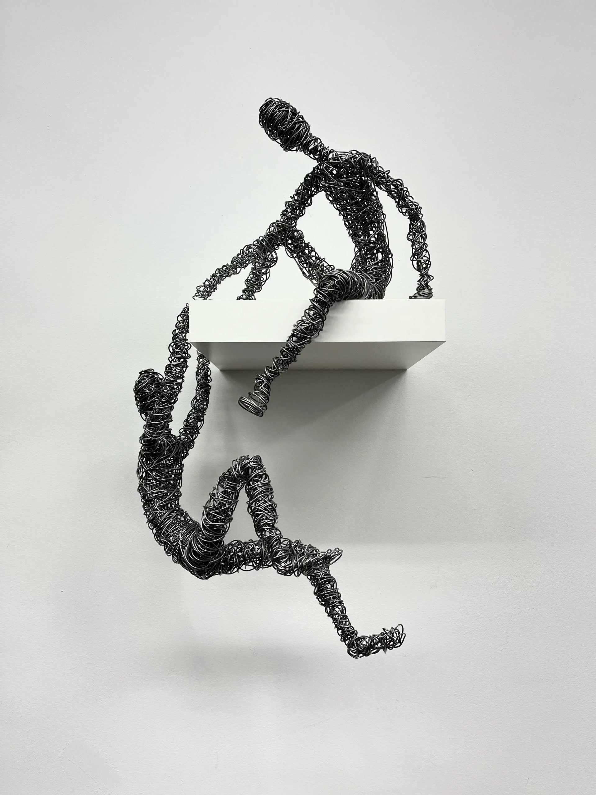 Wire Sculpture Art in Black And Gold Metal Wire Design Wall Decor