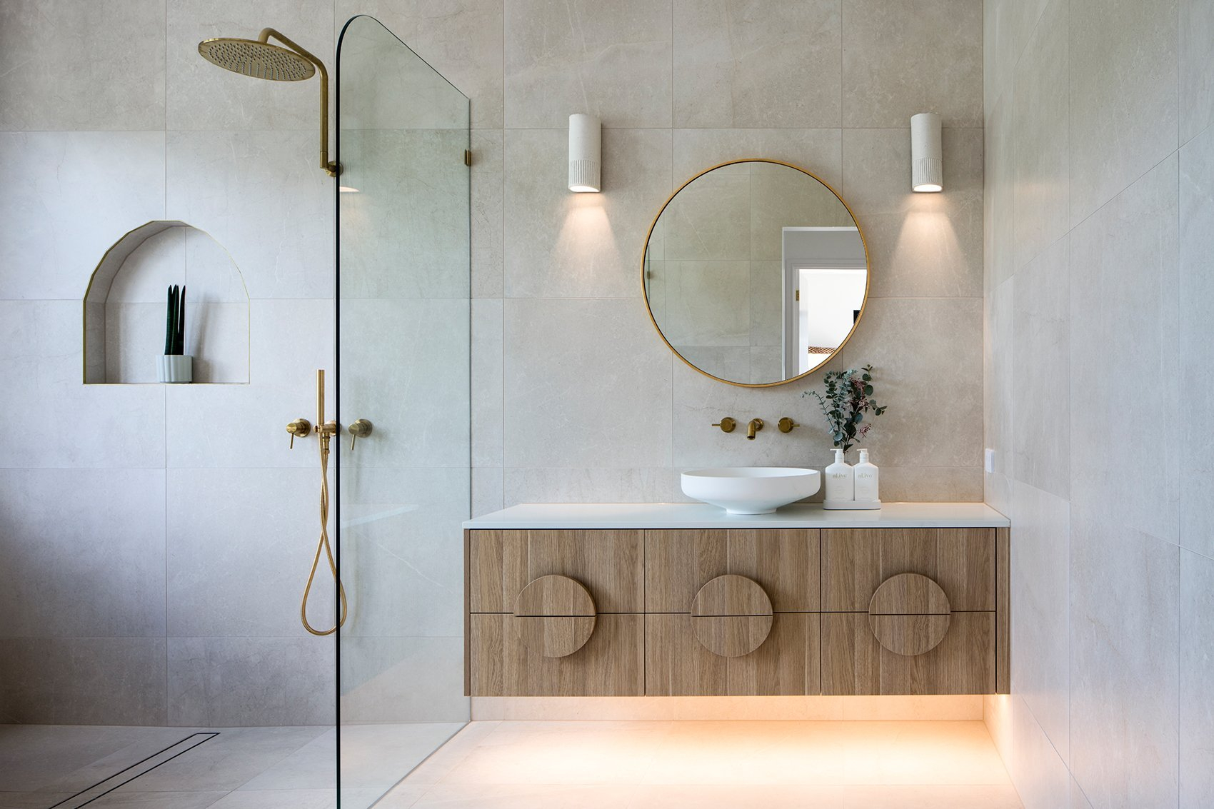 From Subtle to Statement Making How Wall Lights Elevate Interior Design