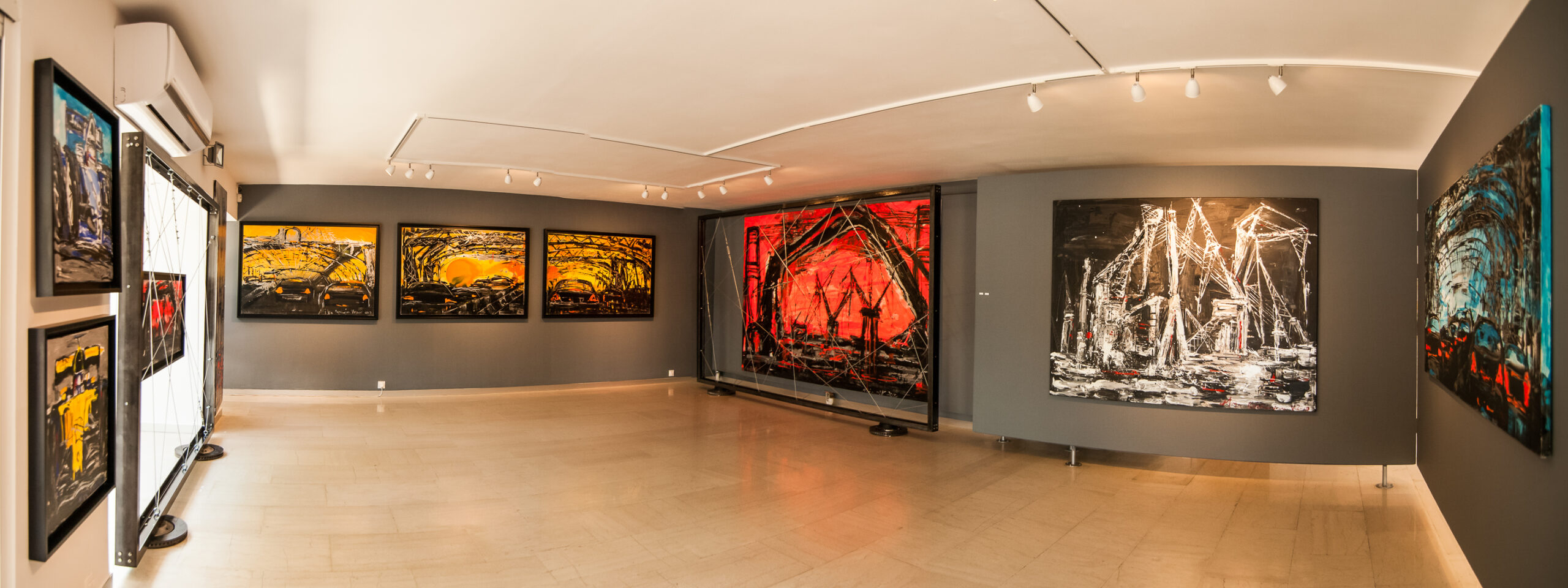 Bridging Worlds How to Harmonize Contemporary Art with Classic Interiors