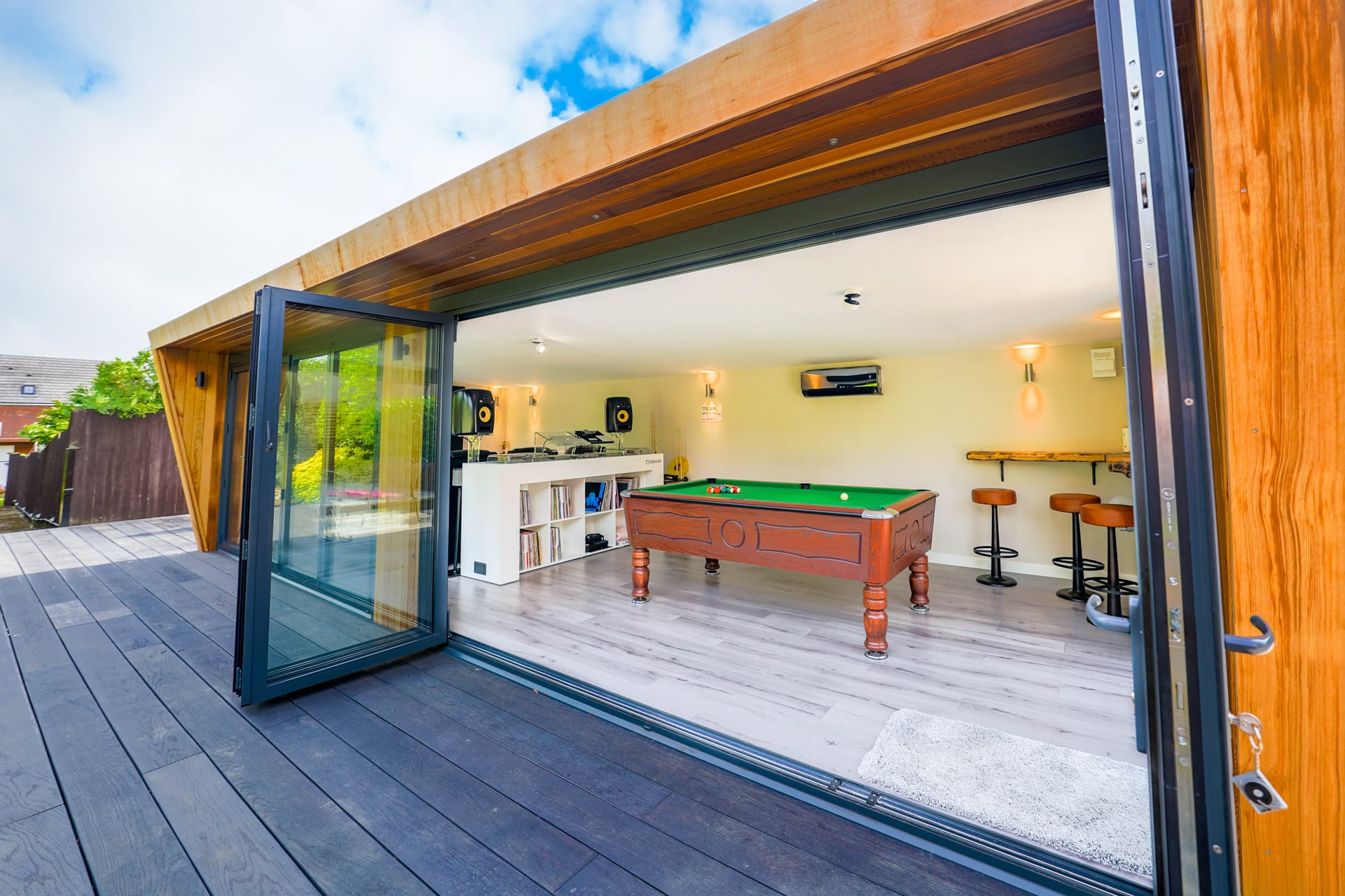 5 Contemporary Garden Room Ideas To Enhance Your Home for Your Garden Room Wall A Key Element in Design and Comfort