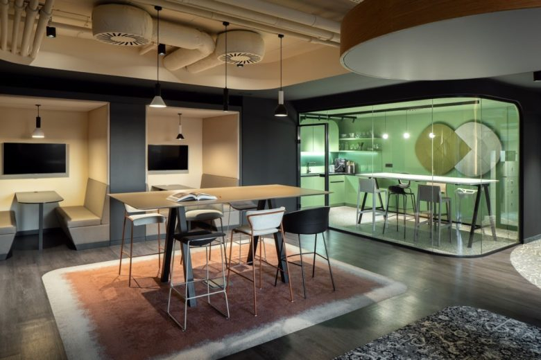» Delight Showroom inside