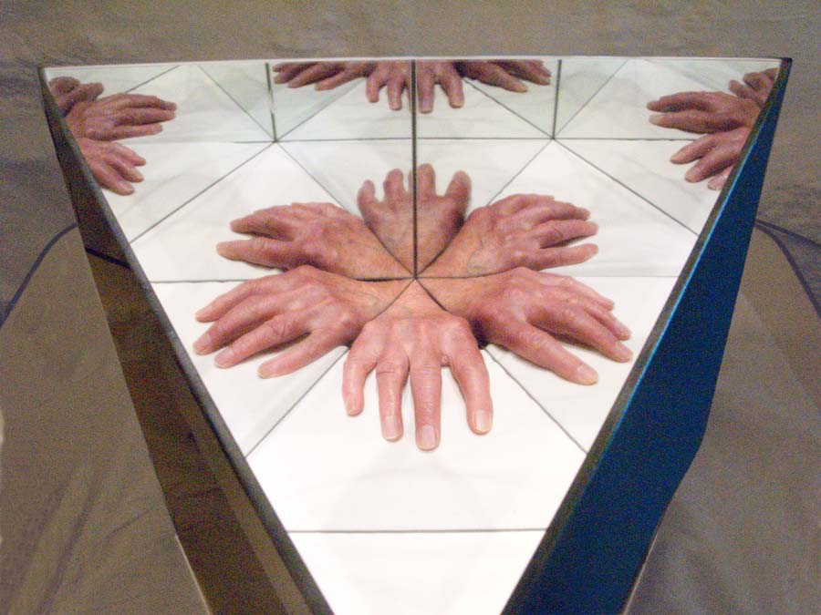 From Canvas to Reflection Integrating Mirrors into Modern Art Displays