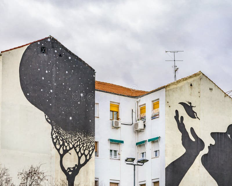 Curating Creativity A Madrid Apartment’s Approach to Wall Art