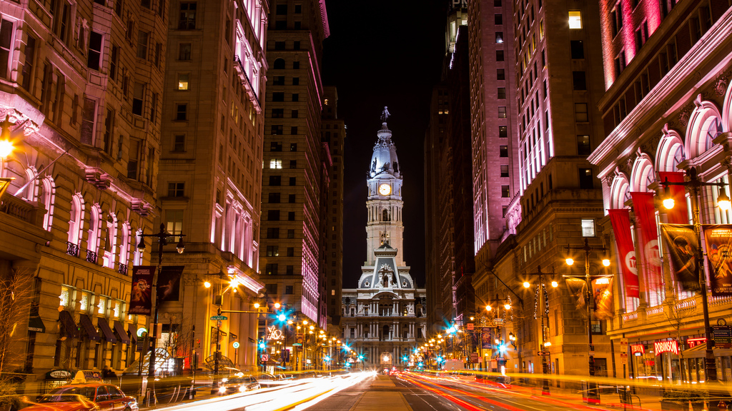 How Philadelphia’s Urban Landscape Transforms Under Evening Lights