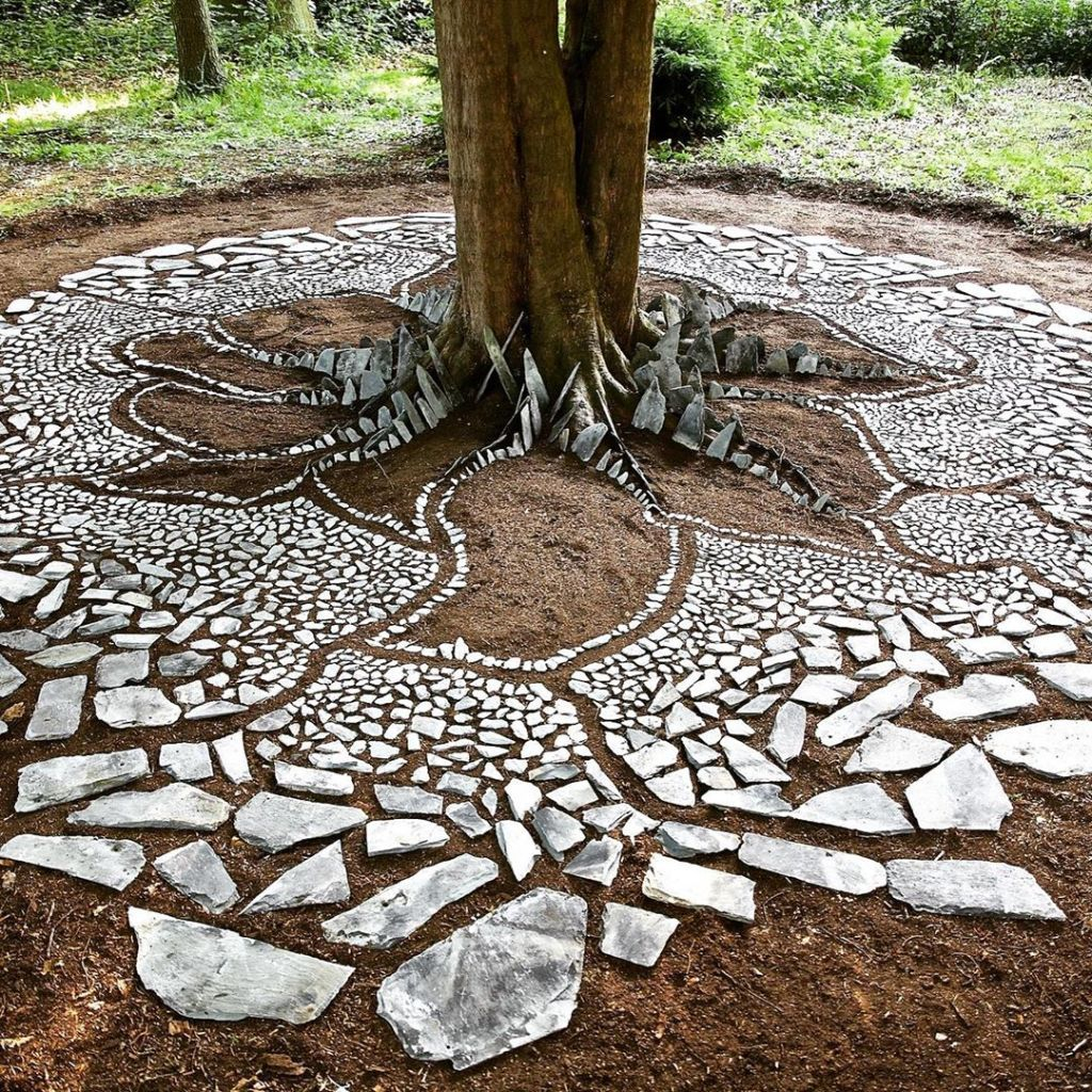 Natural Materials and Sustainable Practices in Winter Landscape Wood Art