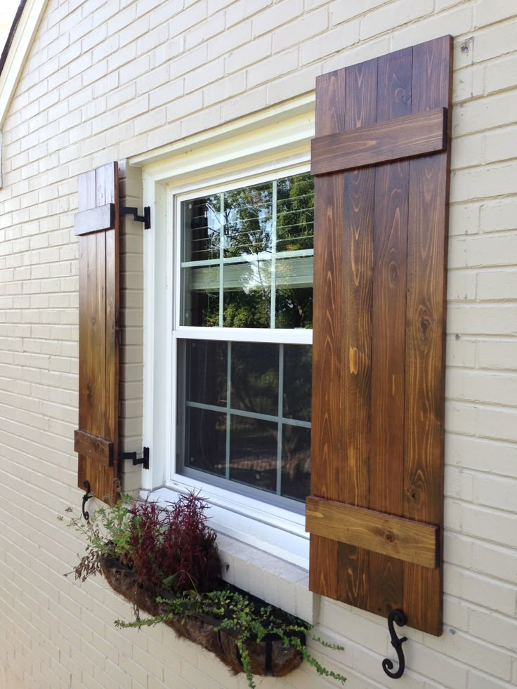 Exploring the Benefits of Wooden Window Shutters with Built-in Hangers