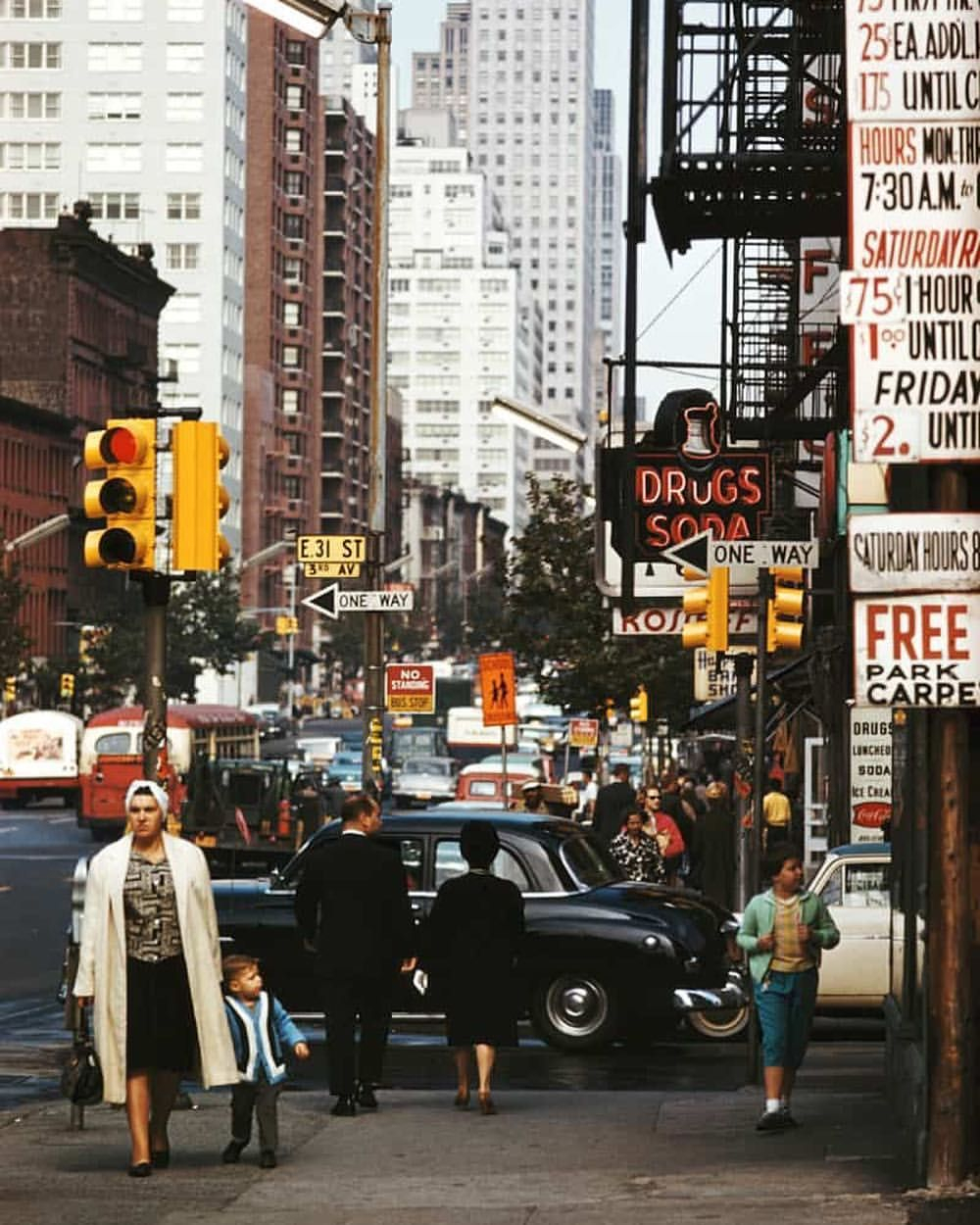 The Artistic Language of Vintage New York Street Photography