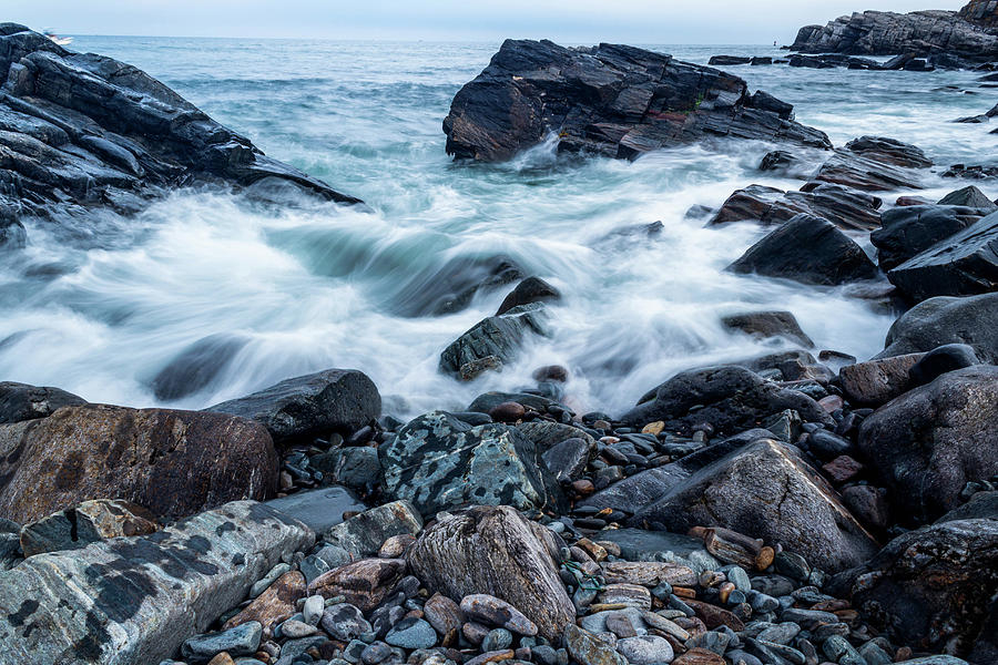 The Science Behind How Ocean Waves Shape Australia’s Rocky Shores