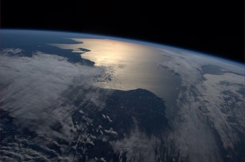 How Astronauts Capture Earth’s Sunrise Moments in Space Photography
