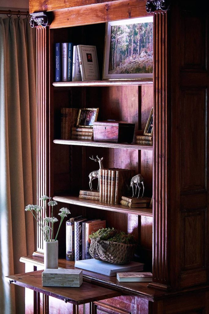 How Olivia Rose’s Vintage Bookshelf Design Captures Nostalgia