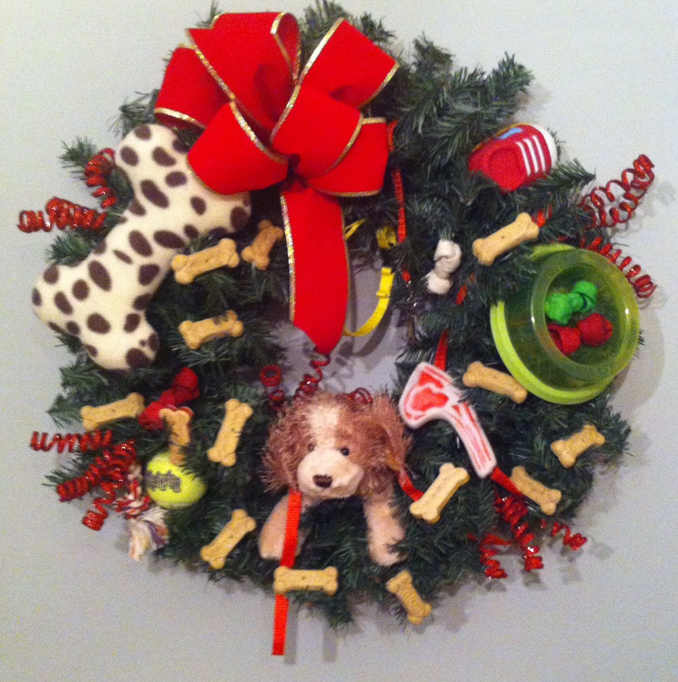 How to Choose the Right Christmas Wreath for Your Pet-Loving Home