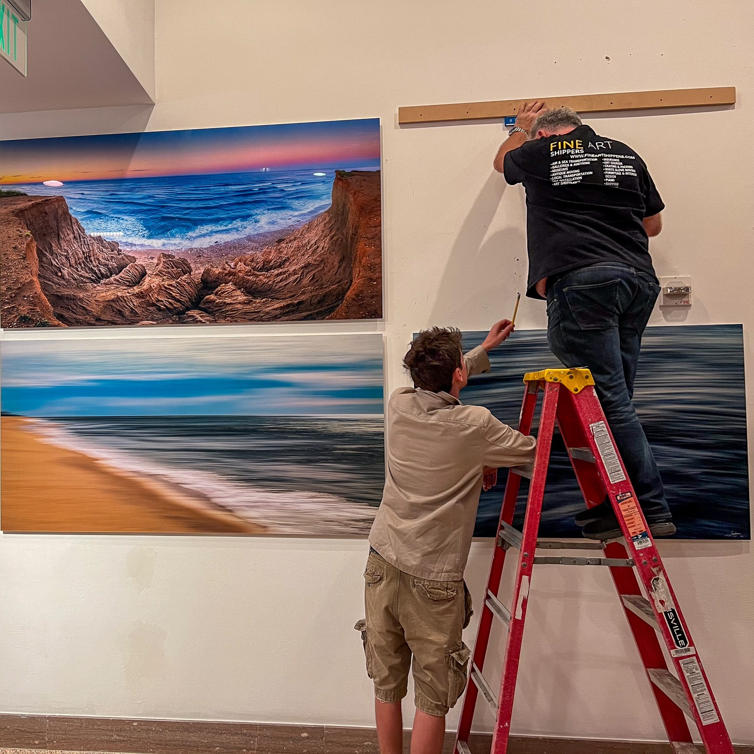 Mastering Fabric Tying Methods for Canvas Wall Installations