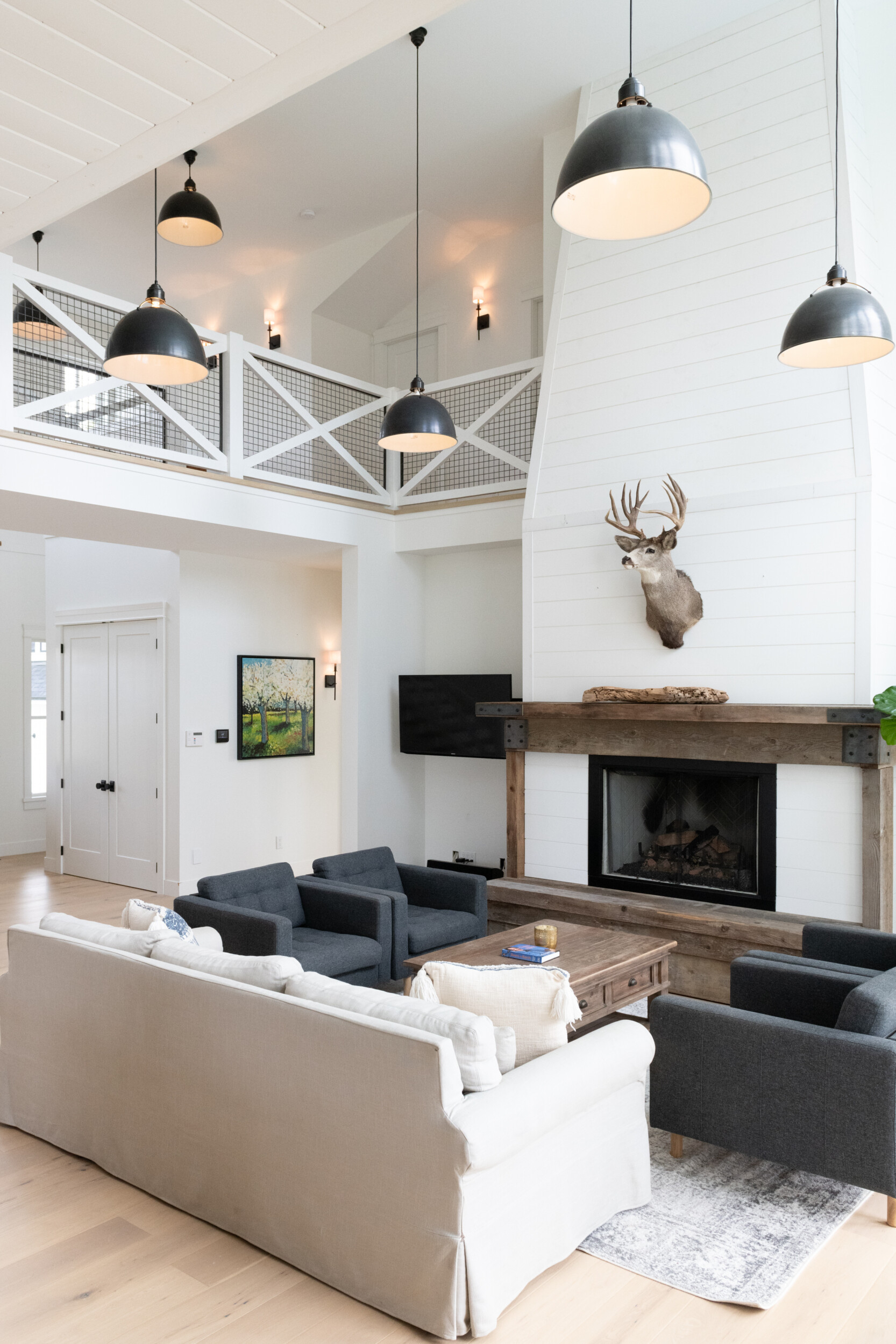 How farmhouse aesthetic influences modern interior design choices