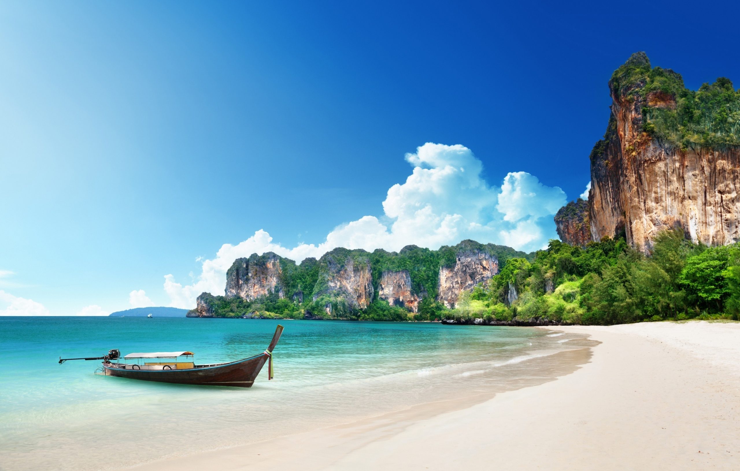 How Thai Tropical Beach Prints Capture the Essence of Coastal Paradise